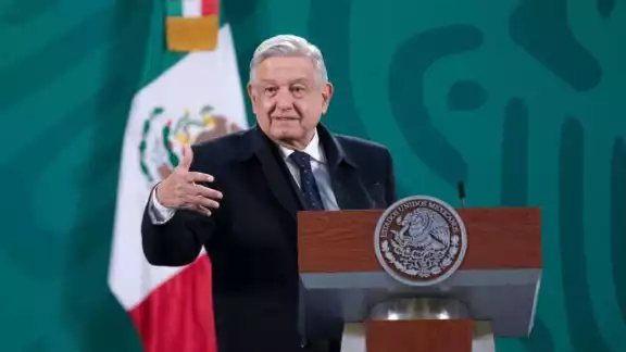 El presidente Andrés Manuel López Obrador afirmó que fue escandaloso la manera en cómo trascendió la boda de Santiago Nieto, titular de la UIF, y Carla Humphrey, consejera del INE. Aconsejó moderación