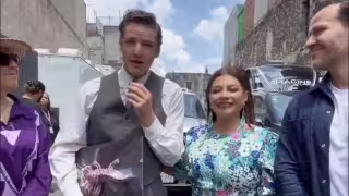 Pedro Pascal celebra su cumpleaños en CDMX con visita de Clara Brugada durante rodaje