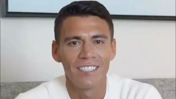 El defensa dio a conocer la noticia en un video El defensa dio a conocer la noticia en un video