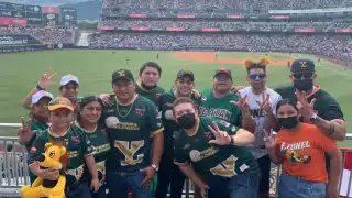 Fanáticos yucatecos hicieron el viaje a Monterrey para poder disfrutar de la gran final de la Serie del Rey