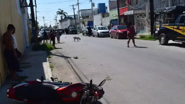 Motociclista pierde el control y se impacta contra una camioneta en Progreso