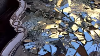 Romper un espejo es una de las supersticiones vigentes más comunes en la actualidad. Foto: Internet