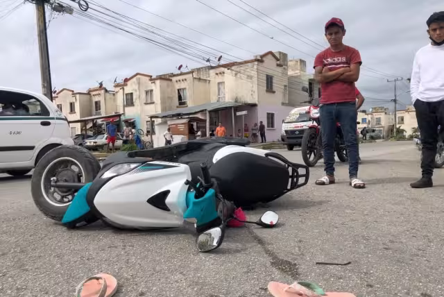 Vecinos de Villas Otoch Paraíso en Cancún dieron aviso al 911 para solicitar apoyo para la mujer lesionada tras el choque