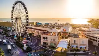 ¿Cuánto cobra un taxi del aeropuerto de Cancún a la Plaza la Isla?