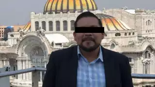 Mediante cámaras de vigilancia se logró captar al hombre causando daños materiales a la farmacia