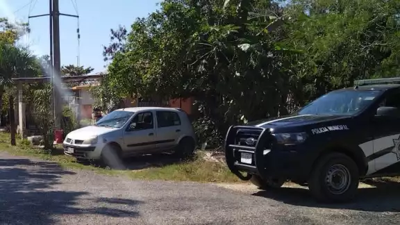 Vecinos llamaron a los paramédicos para darle los primeros auxilios a la mujer, pero fue demasiado tarde