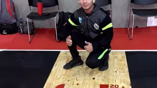 El joven atleta tiene 19 años y participan en la categoría de 55 kilogramos