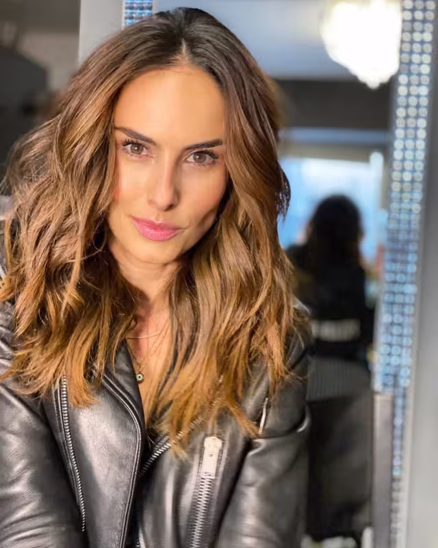 En redes sociales la actriz presumió el ajuar que usó para su enlace con Martínez Ostos, con quien inició una relación en 2018