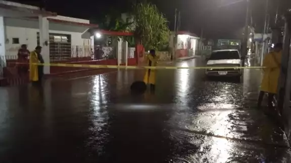 Entre las zonas afectadas se encuentra la calle 59 entre 46, 46a y 46b, en donde el nivel del agua ingresó a 20 predios
