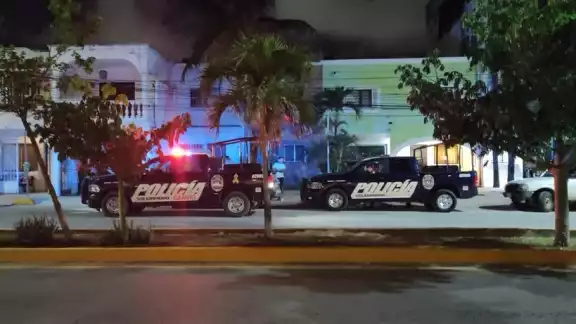 Testigos informaron que la persona se lanzó desde un balcón Testigos informaron que la persona se lanzó desde un balcón