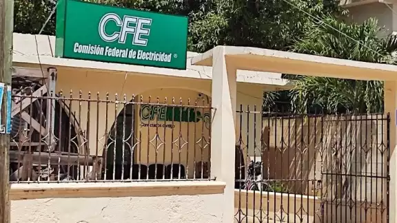 La gente se siente molesta por esa situación porque se han estado quemando refrigeradores y otros equipos que tienen en sus hogares