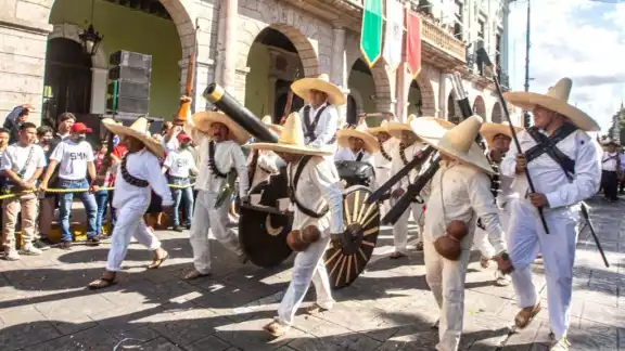 Estudiantes de Yucatán desfilarán por la Revolución Mexicana en Mérida