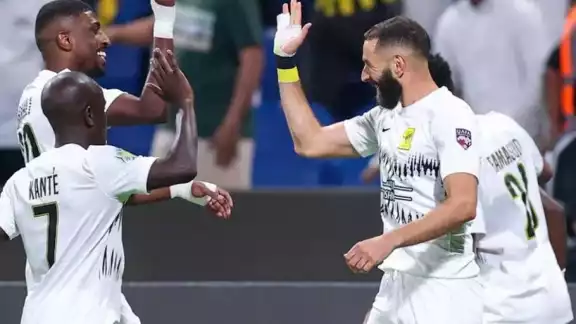 El delantero francés también dio una asistencia en su primer partido con el club árabe
El delantero francés también dio una asistencia en su primer partido con el club árabe
