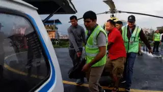 Trasladan a Katmandú a mexicanos que murieron al estrellarse helicóptero cerca del Everest