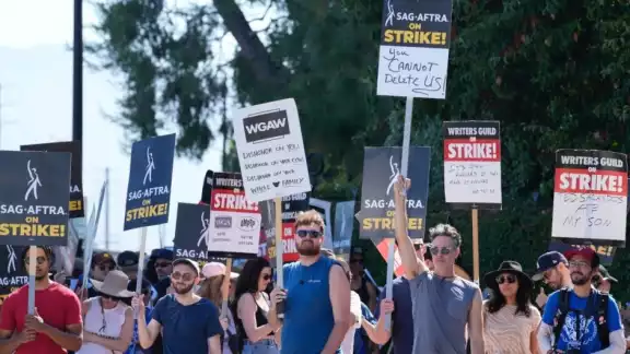 Sindicato de Guionistas piden al gobierno regular las plataformas de streaming en EU Sindicato de Guionistas piden al gobierno regular las plataformas de streaming en EU