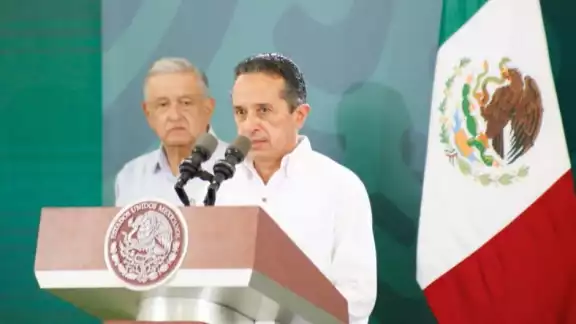 AMLO confirmó que Carlos Joaquín González será parte de su Gabinete en el Gobierno de México cuando deje de ser Gobernador de Quintana Roo AMLO confirmó que Carlos Joaquín González será parte de su Gabinete en el Gobierno de México cuando deje de ser Gobernador de Quintana Roo