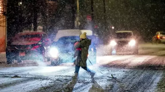 Miles de vuelos cancelados en el este de EUA por una tormenta invernal
