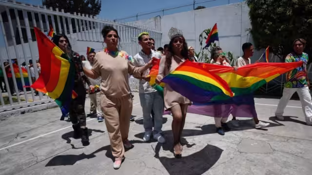 Exigen en marcha del orgullo LGBT+ en el Reclusorio Oriente en la CDMX capacitar al personal en derechos de la comunidad