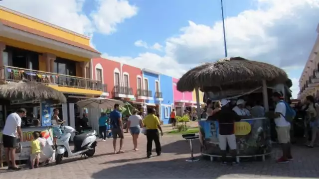 Los que siguen activos adecuaron sus recorridos a los lugares abiertos