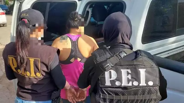 La mujer estaba acompañada de un menor de 10 años de edad