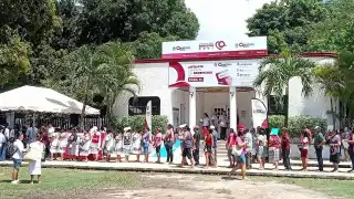 Reportan que los responsables se la pasan en la caravana de salud.