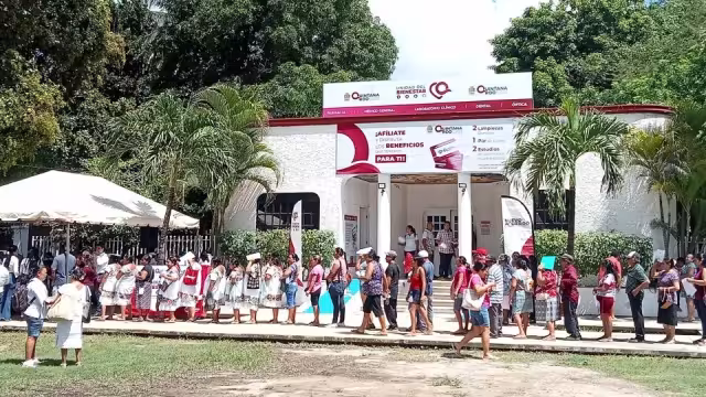 Reportan que los responsables se la pasan en la caravana de salud.