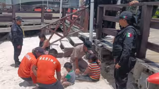 Rescatan a dos menores que estuvieron a punto de ahogarse en la playa de Progreso