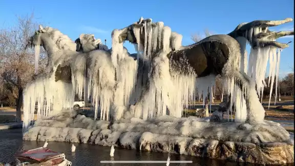 Chihuahua amaneció con algunos monumentos congelados Chihuahua amaneció con algunos monumentos congelados
