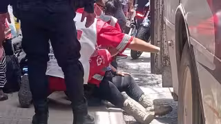Embarazada resulta lesionada tras caer de un autobús en el Centro de Mérida