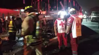 El incendio ocurrió debido a un cohete de la pirotecnia que personas quemaban en la calle Serdán de la colonia 20 de Noviembre