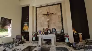 Los cuerpos del padre y hermano de Dámaso López Núñez fueron robados del panteón.