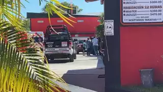 La mujer se puso mal y tras sufrir una crisis nerviosa, fue valorada por paramédicos de la Cruz Roja Mexicana