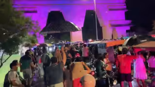 Ni la lluvia detuvo a los aficionados de Calkiní y Dzitbalché para celebrar el triunfo de la Selección Mexicana.