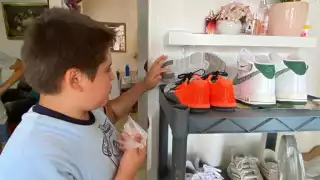 El niño de 10 años y su perrito Lucky son inseparables