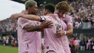 Messi regala audífonos a sus compañeros con los colores y escudo del Inter Miami