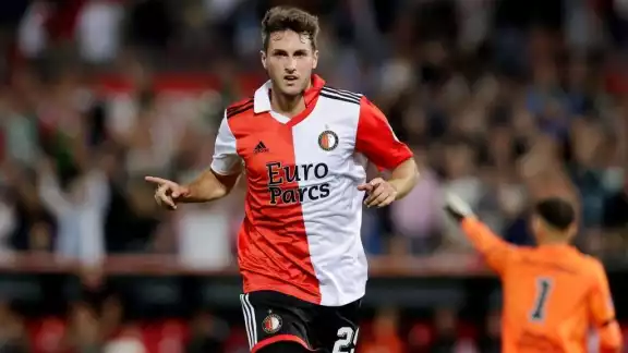 Santiago Giménez clasifica al Feyenoord a Octavos de Final y elimina a la Lazio en la Europa League