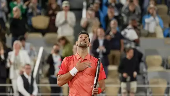 Novak Djokovic avanza a la tercera ronda en Roland Garros Novak Djokovic avanza a la tercera ronda en Roland Garros
