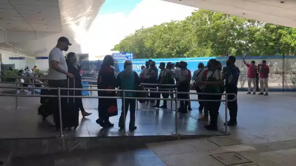 Taxistas manifestaron que en plena temporada baja no les ha ido bien económicamente
