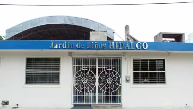 La dirección y el personal académico de la institución esta compuestos por mojas