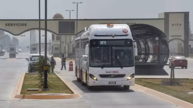 El AIFA se localiza en el municipio de Zumpango, a 50 kilómetros del Centro de la Ciudad de México y se puede llegar al sitio desde distintas rutas