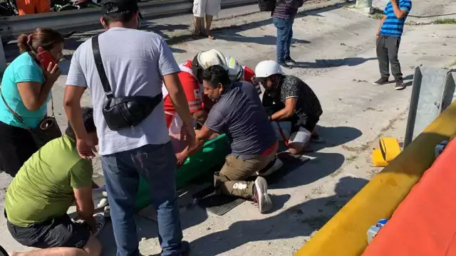 El motociclista presentó heridas en el cuerpo tras derrapar
