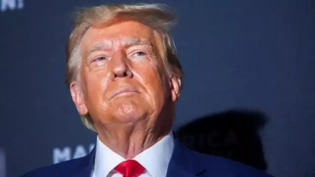 Donald Trump, salió este jueves de la cárcel de Atlanta, en Georgia, tras haber aceptado pagar los 200 mil dólares que sus abogados acordaron con la fiscalía.