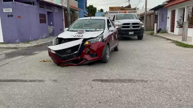 En el choque solamente se registraron daños materiales