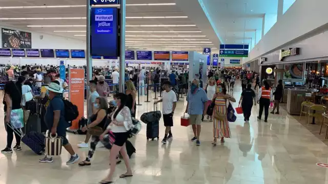 Del total de vuelos, 100 son internacionales con destinos como Panamá y París. Foto: Eric Castillo