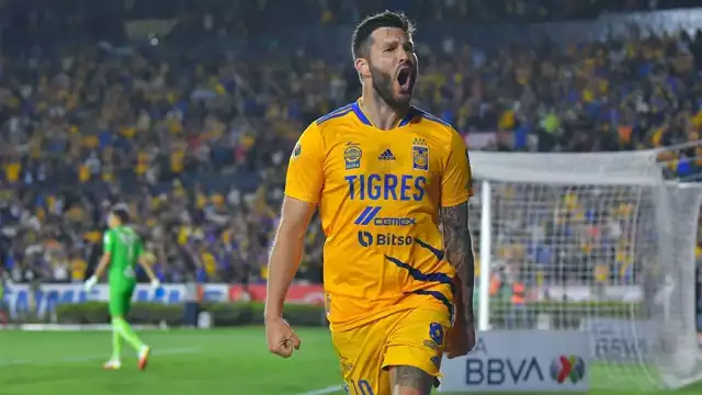 Gignac se volvió tendencia por polémico penal. Foto: Especial