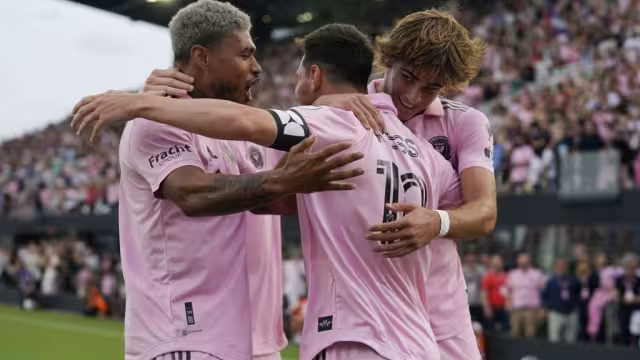 Messi regala audífonos a sus compañeros con los colores y escudo del Inter Miami