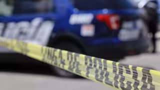  El operador de un autobús de personal chocó contra un automóvil, a la altura de la Región 99.