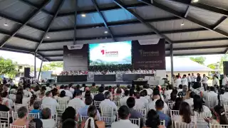 Sin datos y con gente acarreada sucede el primer informe de Maricarmen Hernández en Carrillo Puerto