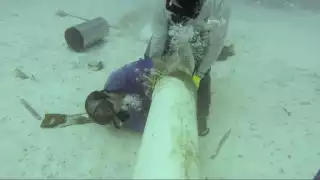 Luego de cuatro meses de haberse dañado la tubería, presuntamente por el paso de un barco, la empresa tampoco rescata la segunda línea de respaldo