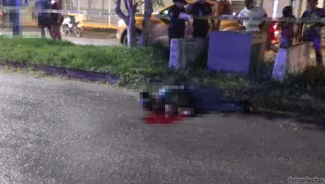 Aunque la víctima portaba casco protector, no pudo evitar golpear su cabeza contra el pavimento, lo que le provocó una fractura craneoencefálica